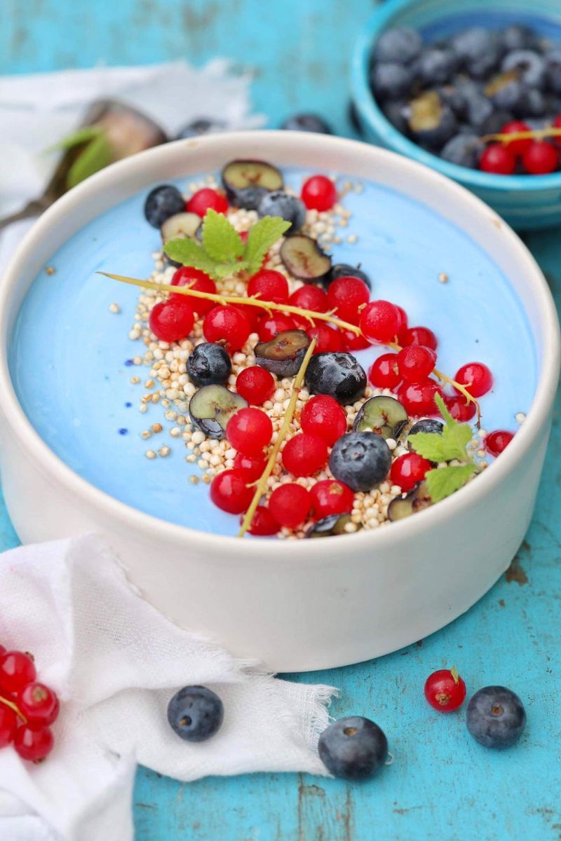Griekse yoghurt met fruit en gepofte quinoa