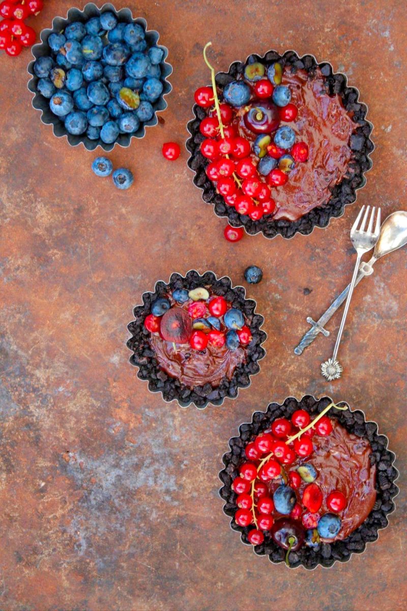 Chocolade Oreo taartjes met vers fruit